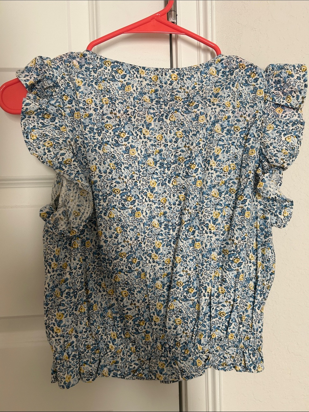 Universal Thread Light Blue Floral Ruffle V-Neck Blouse - Picture 4 of 6